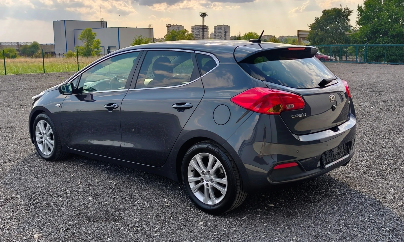 Kia Ceed 1.6 CRDi /NAVI/камера , снимка 3 - Автомобили и джипове - 55837830