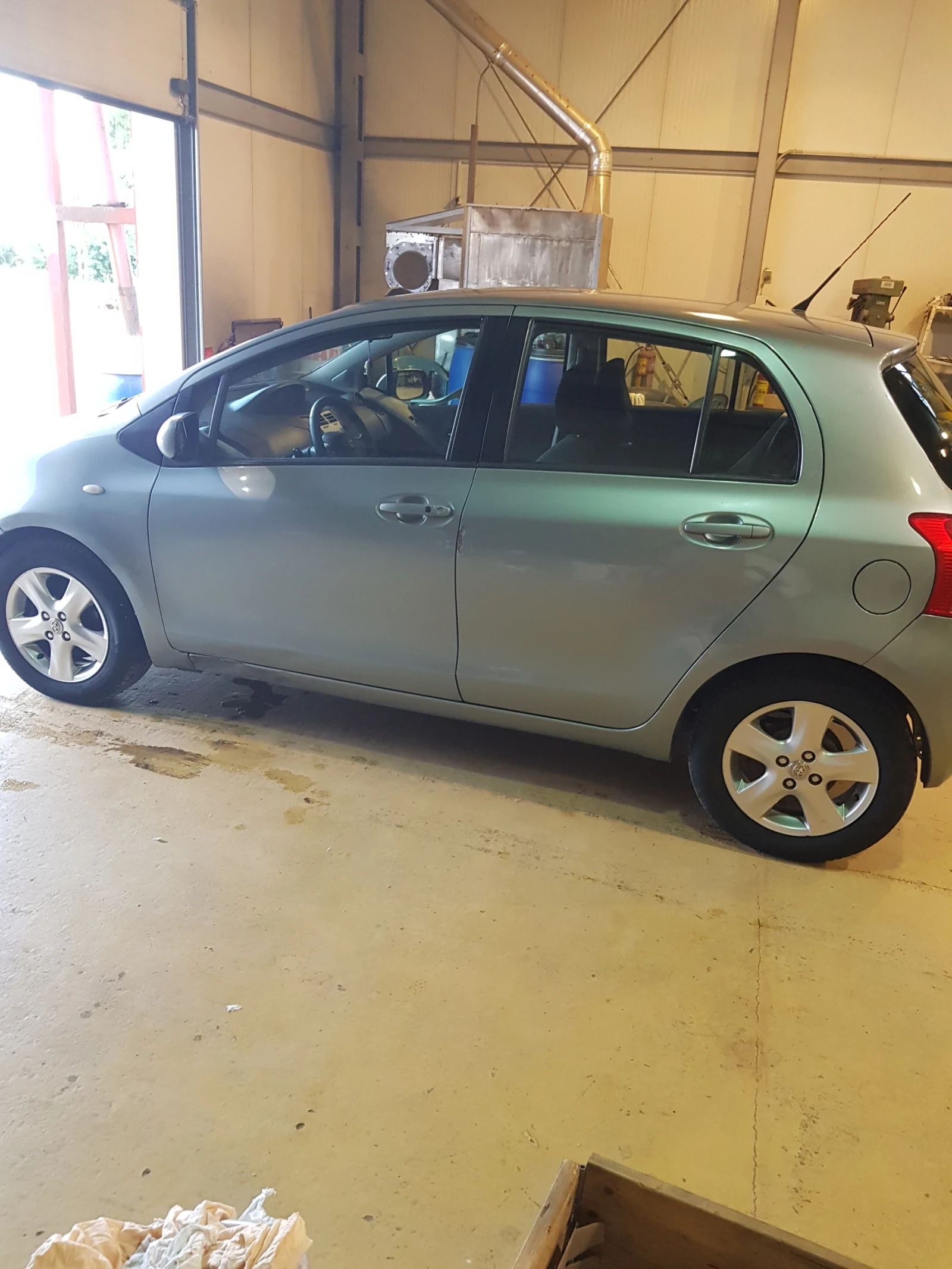 Toyota Yaris 1.3 vvt-i , снимка 7 - Автомобили и джипове - 56234262
