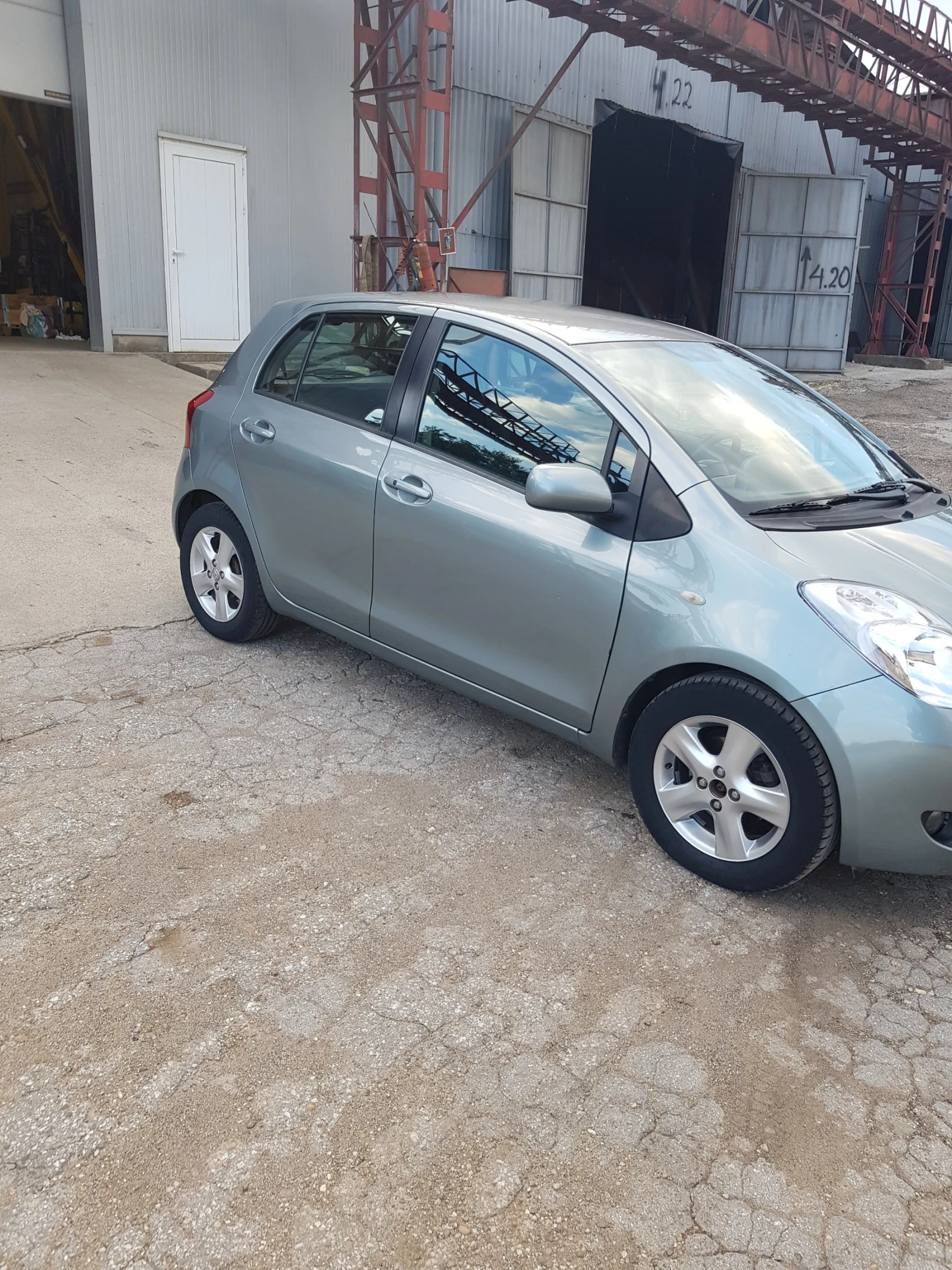 Toyota Yaris 1.3 vvt-i , снимка 4 - Автомобили и джипове - 56234262