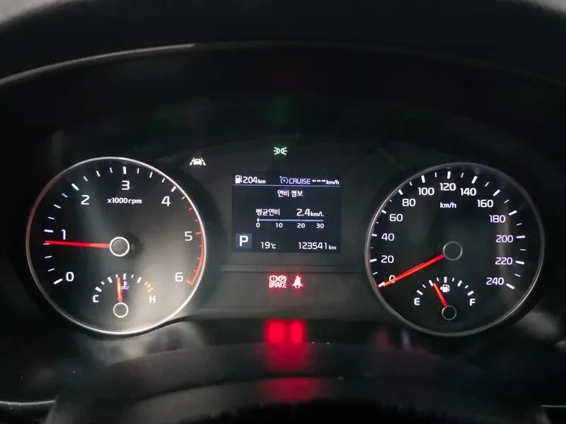 Kia Sportage The Bold Diesel 2.0 2Wd Luxury, снимка 8 - Автомобили и джипове - 54955811