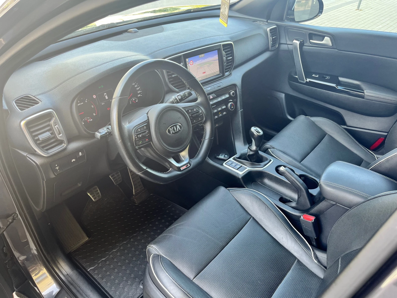 Kia Sportage 2.0CRDI 4X4GT Line Подгрев* Панорама* JBL* Keyless, снимка 9 - Автомобили и джипове - 54860163
