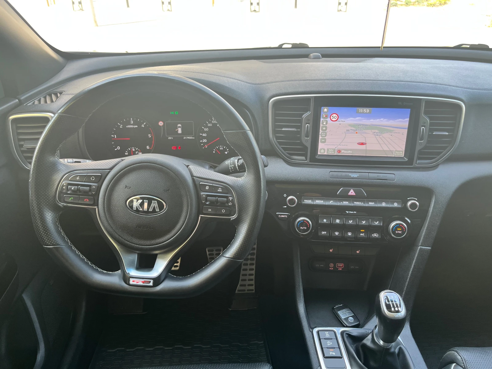 Kia Sportage 2.0CRDI 4X4GT Line Подгрев* Панорама* JBL* Keyless, снимка 11 - Автомобили и джипове - 54860163
