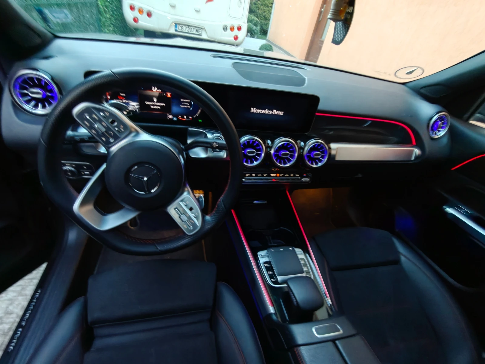Mercedes-Benz GLB 250 4matic AMG - Distronic, Pano, Теглич, Пълна Истори, снимка 8 - Автомобили и джипове - 54522901