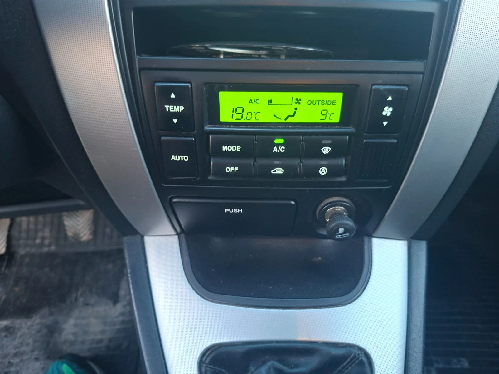 Hyundai Tucson 2.0CRDI, снимка 10 - Автомобили и джипове - 55413663