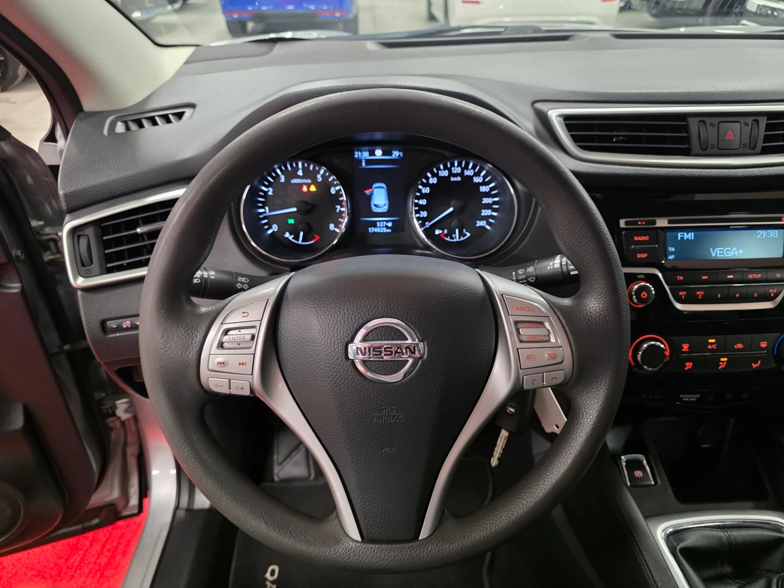 Nissan Qashqai 1.2 DIG-T | 6M, снимка 9 - Автомобили и джипове - 55431291