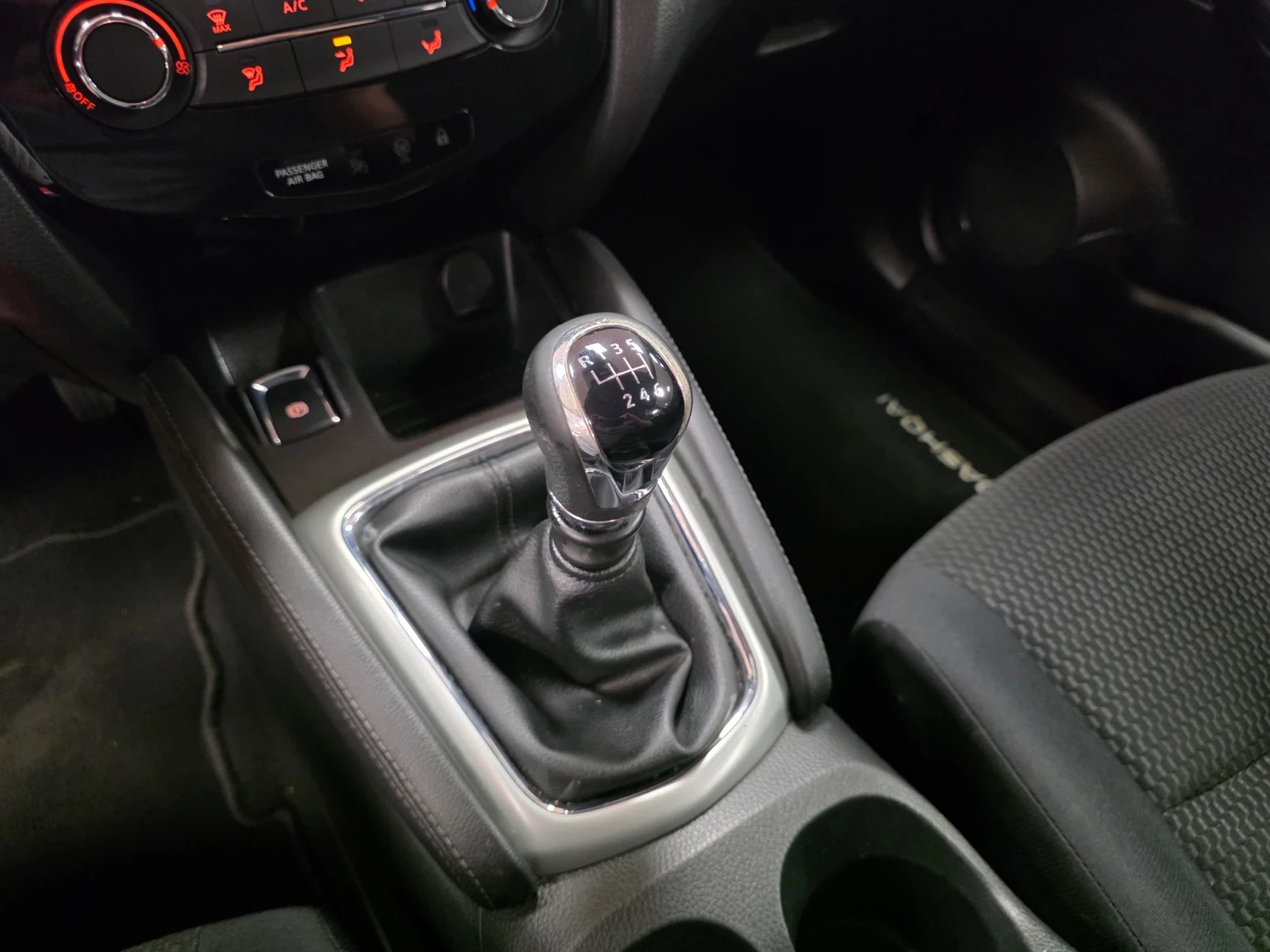 Nissan Qashqai 1.2 DIG-T | 6M, снимка 10 - Автомобили и джипове - 55431291
