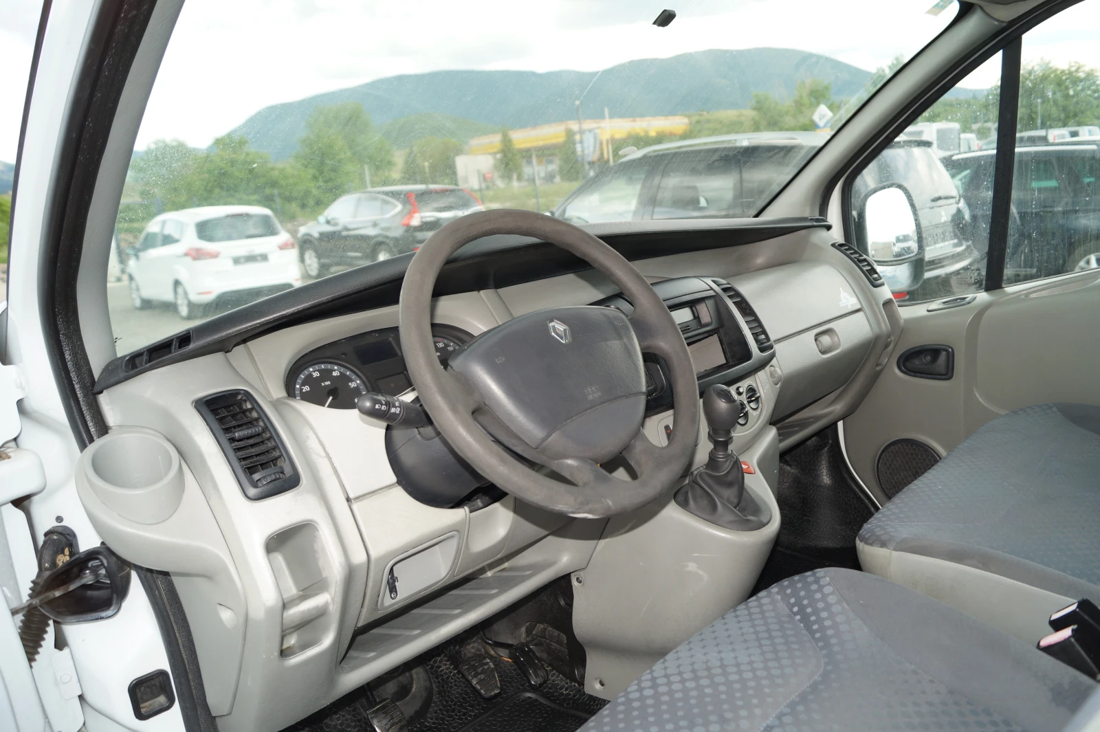 Renault Trafic 2.0dci 115к.с., снимка 9 - Бусове и автобуси - 54993695