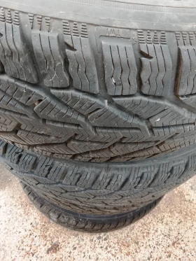 Гуми Зимни 235/60R18, снимка 4