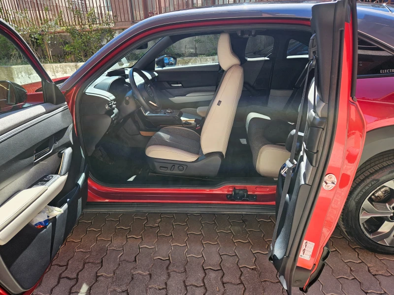 Mazda MX-30 е-Skyactive, снимка 8 - Автомобили и джипове - 49970934
