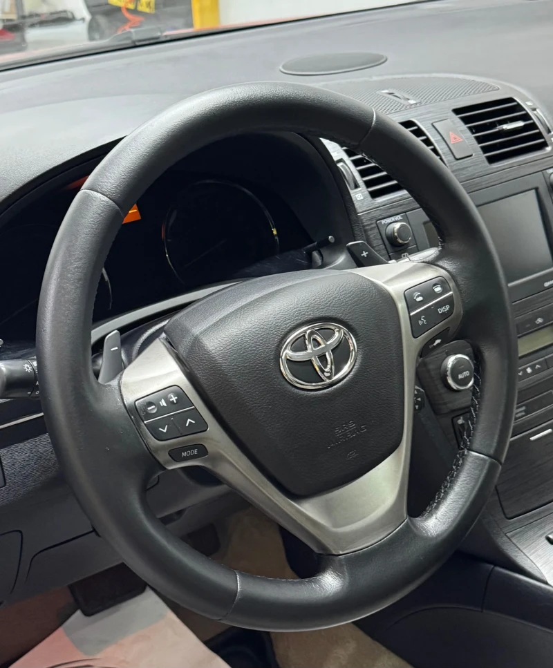 Toyota Avensis 2.2 D-4D TEC-Edition, снимка 12 - Автомобили и джипове - 51908170