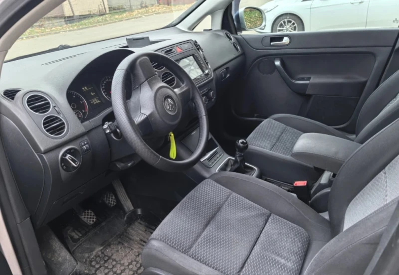 VW Golf Plus 1.6 TDI, снимка 9 - Автомобили и джипове - 52641281