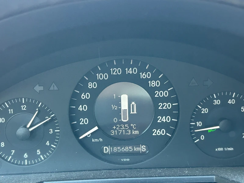 Mercedes-Benz E 200 NGT, снимка 9 - Автомобили и джипове - 52449526