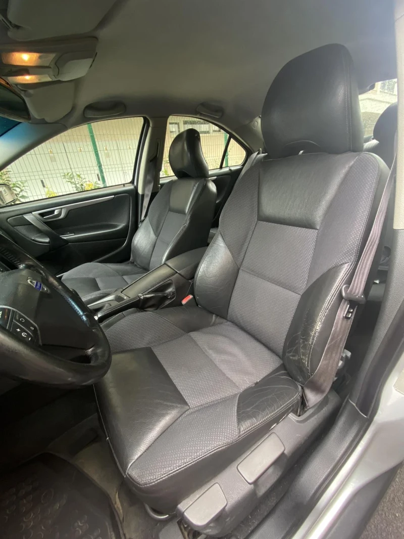 Volvo S60 D5 2.4, снимка 10 - Автомобили и джипове - 53278110