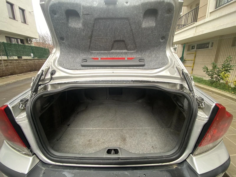 Volvo S60 D5 2.4, снимка 16 - Автомобили и джипове - 53278110