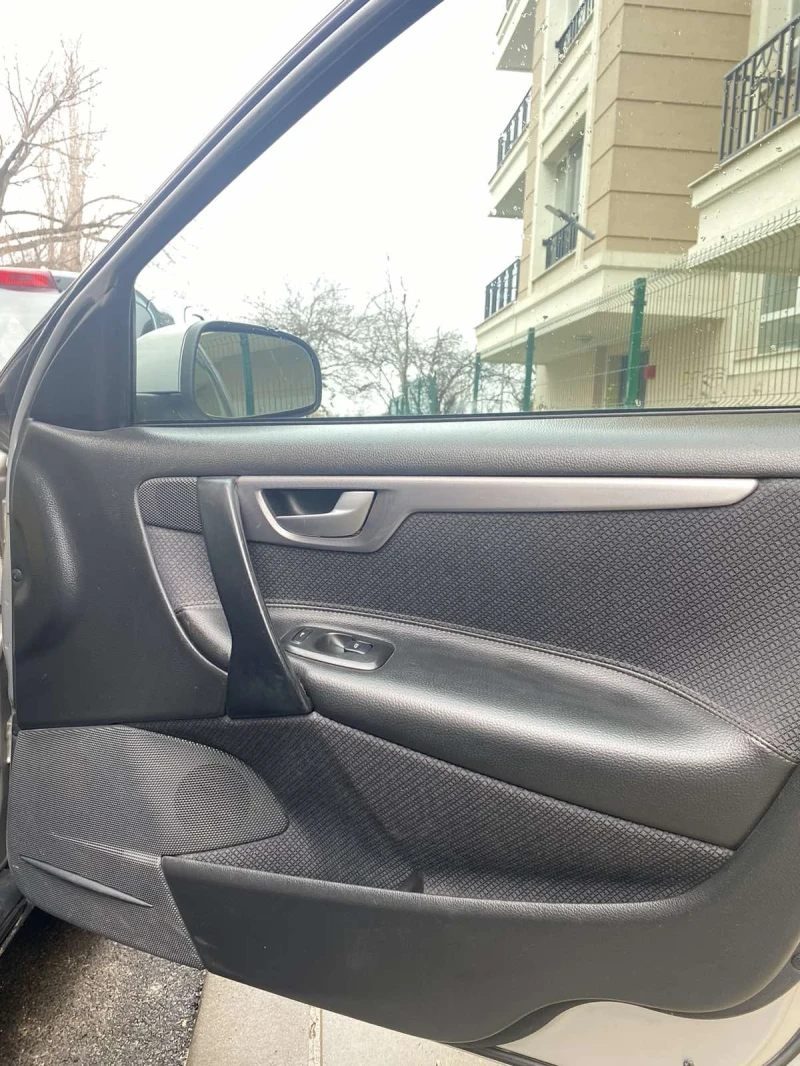 Volvo S60 D5 2.4, снимка 14 - Автомобили и джипове - 53278110