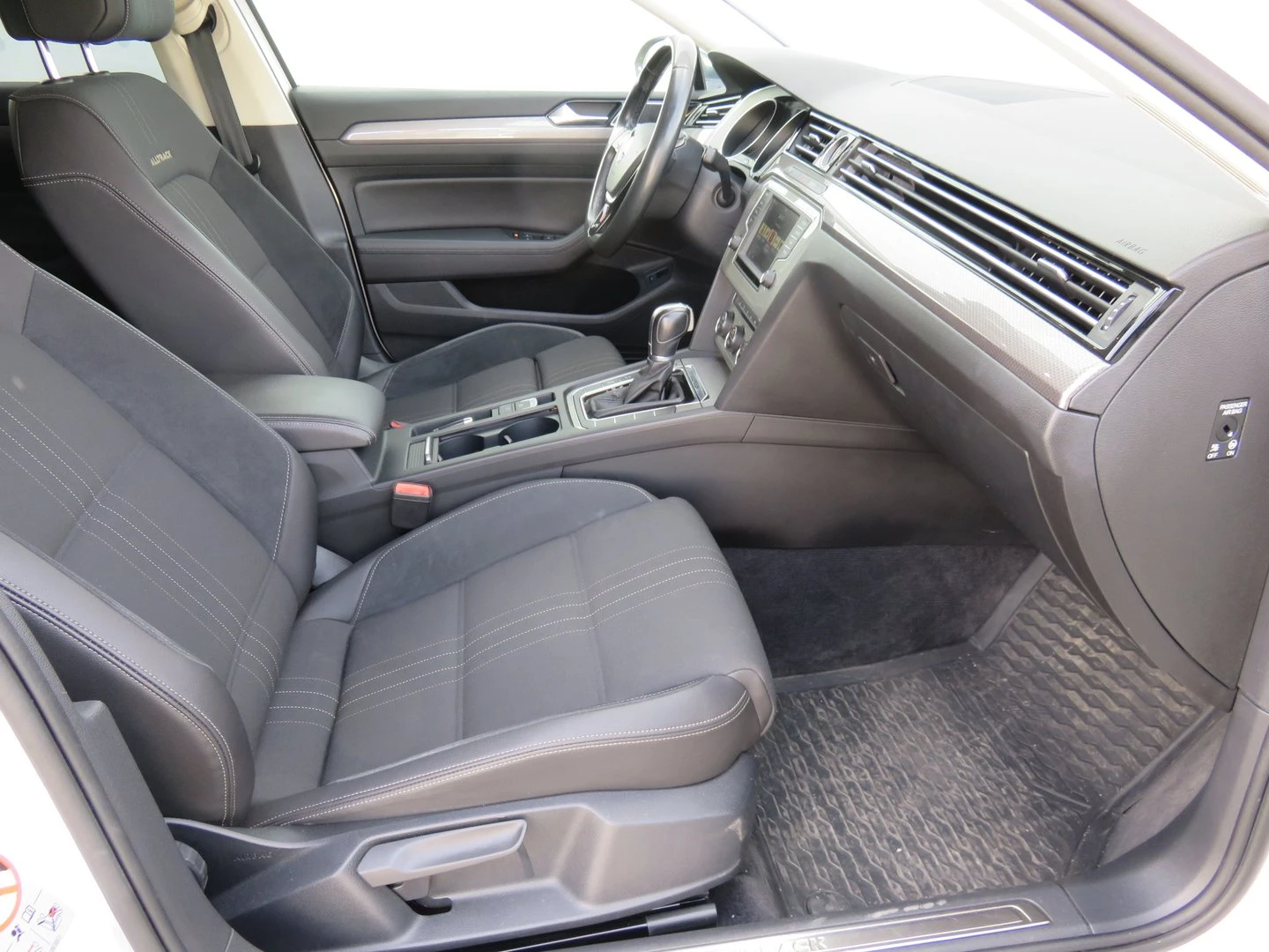 VW Passat 2.0TDI BMT 4MOTION - изображение 5