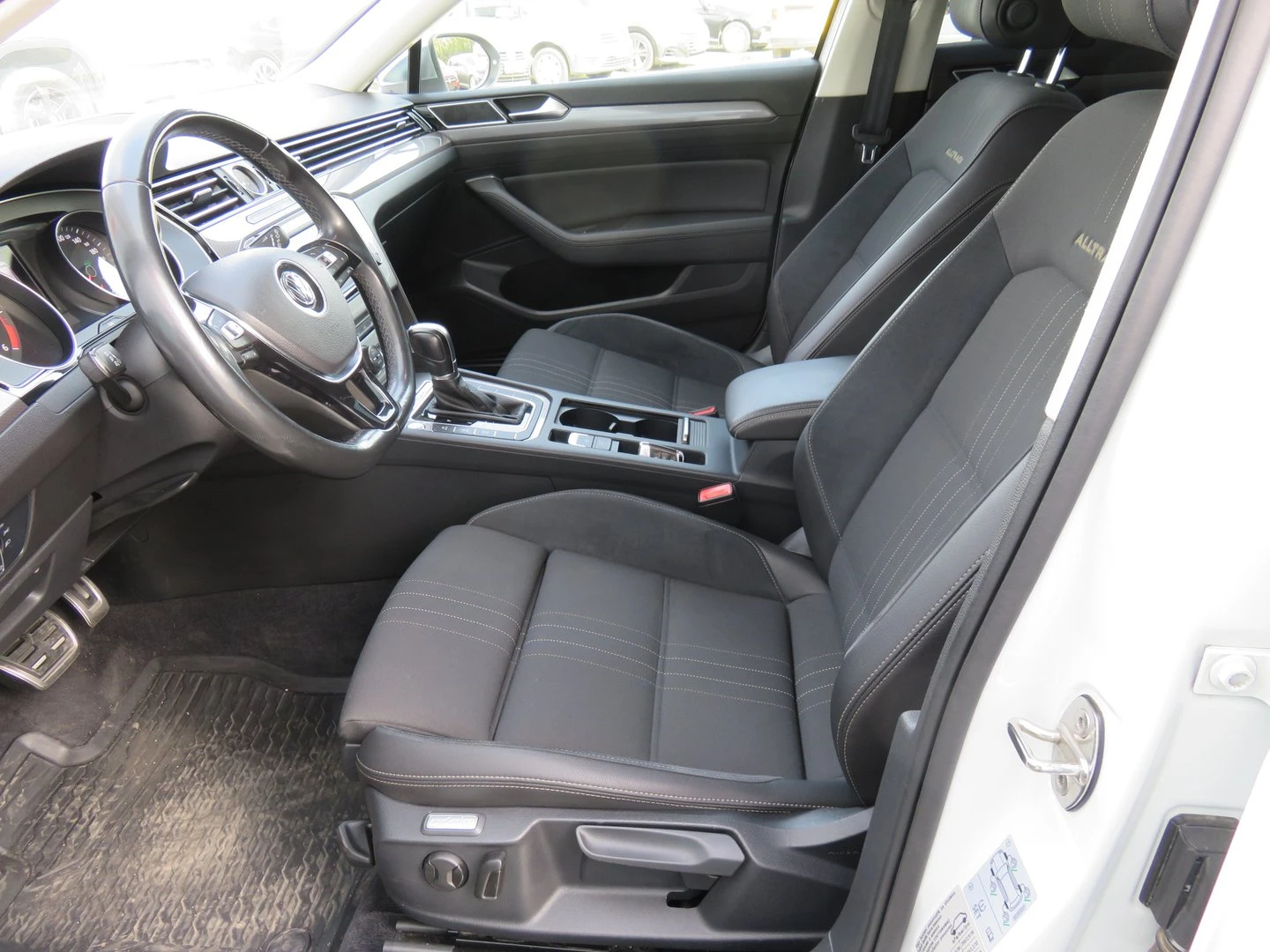 VW Passat 2.0TDI BMT 4MOTION - изображение 4