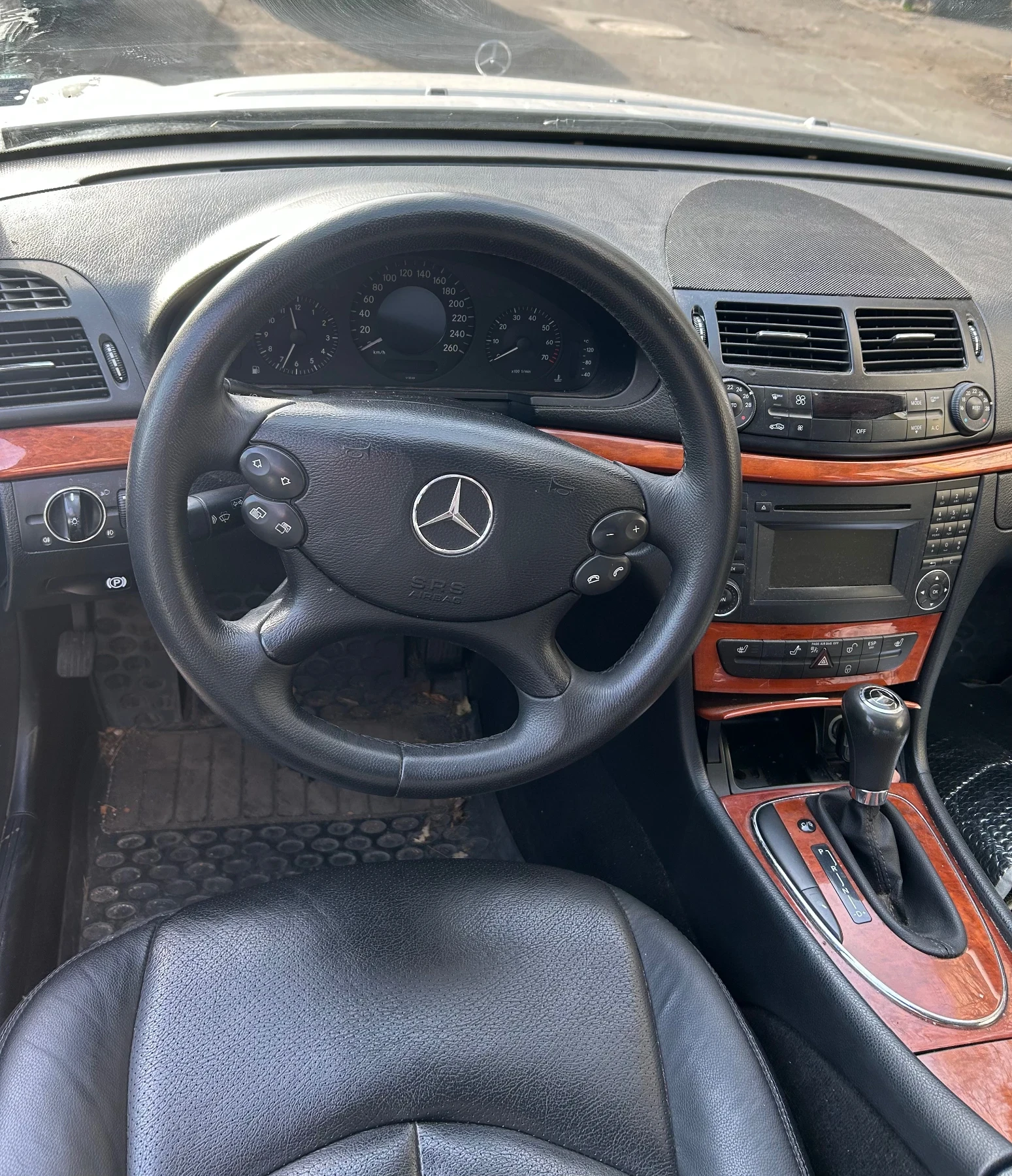 Mercedes-Benz E 200 NGT, снимка 9 - Автомобили и джипове - 52449526