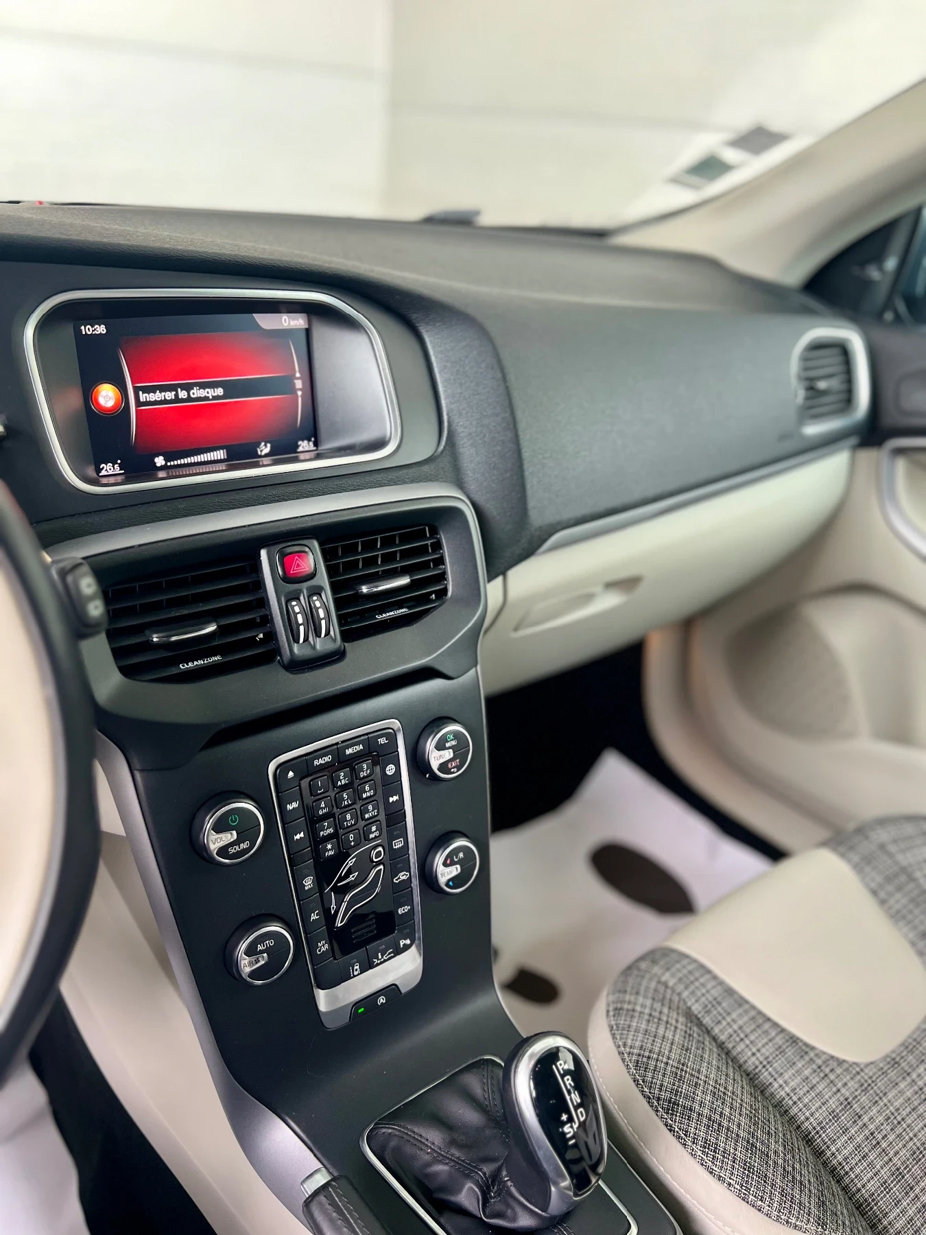 Volvo V40 2.0 Автоматик, снимка 10 - Автомобили и джипове - 54082700