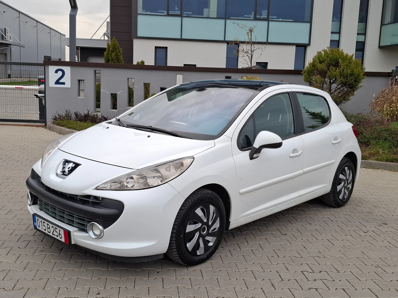 Peugeot 207 1.6HDI* (109кс)* * FACELIFT* PANORAMA* НОВ ВНОС* , снимка 4 - Автомобили и джипове - 54207928