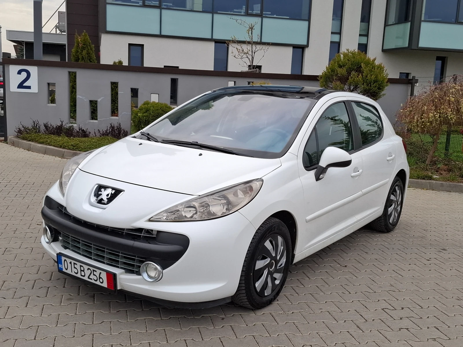 Peugeot 207 1.6HDI* (109кс)* * FACELIFT* PANORAMA* НОВ ВНОС* , снимка 3 - Автомобили и джипове - 54207928