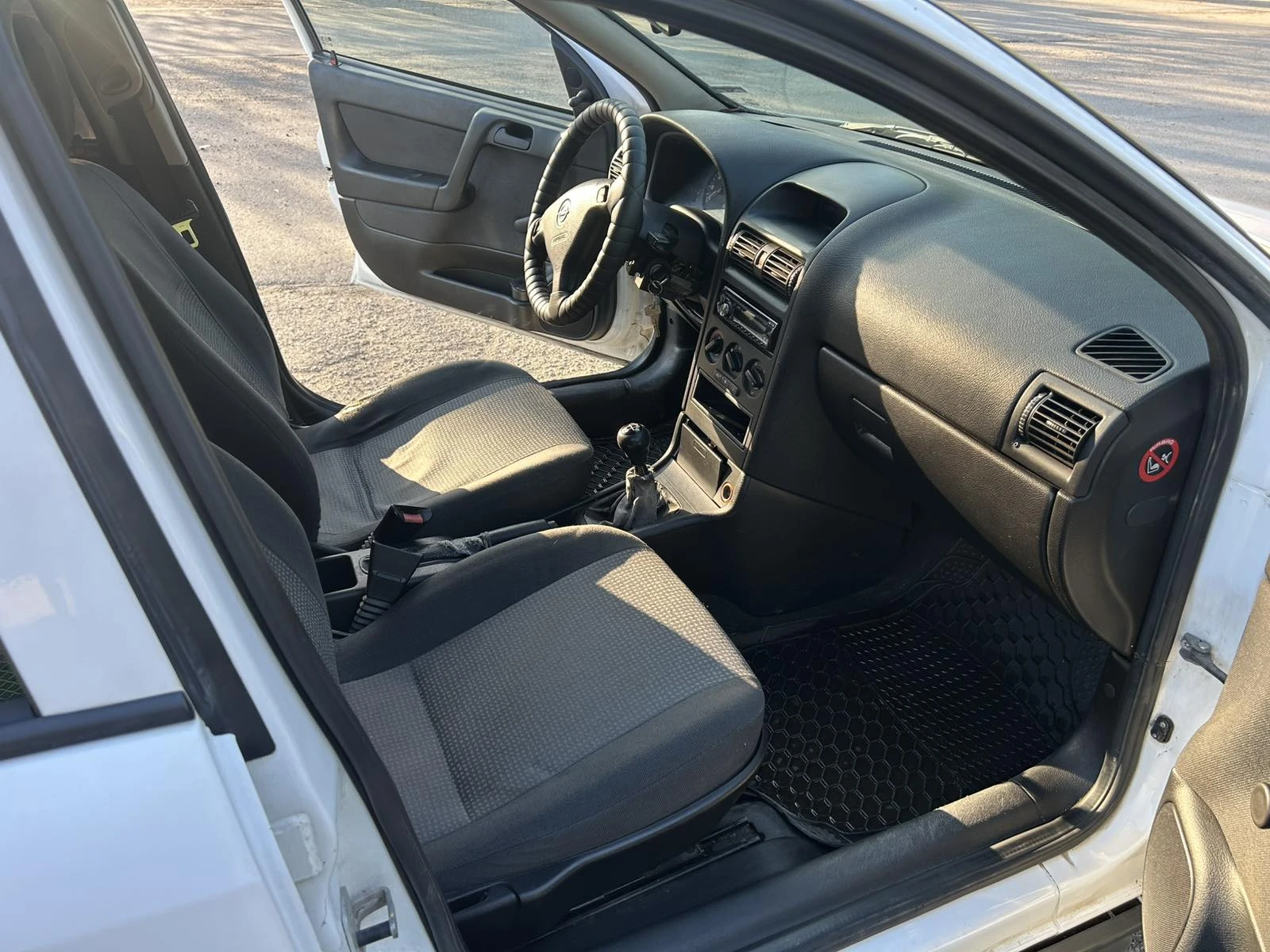 Opel Astra 1.4, снимка 8 - Автомобили и джипове - 54317550