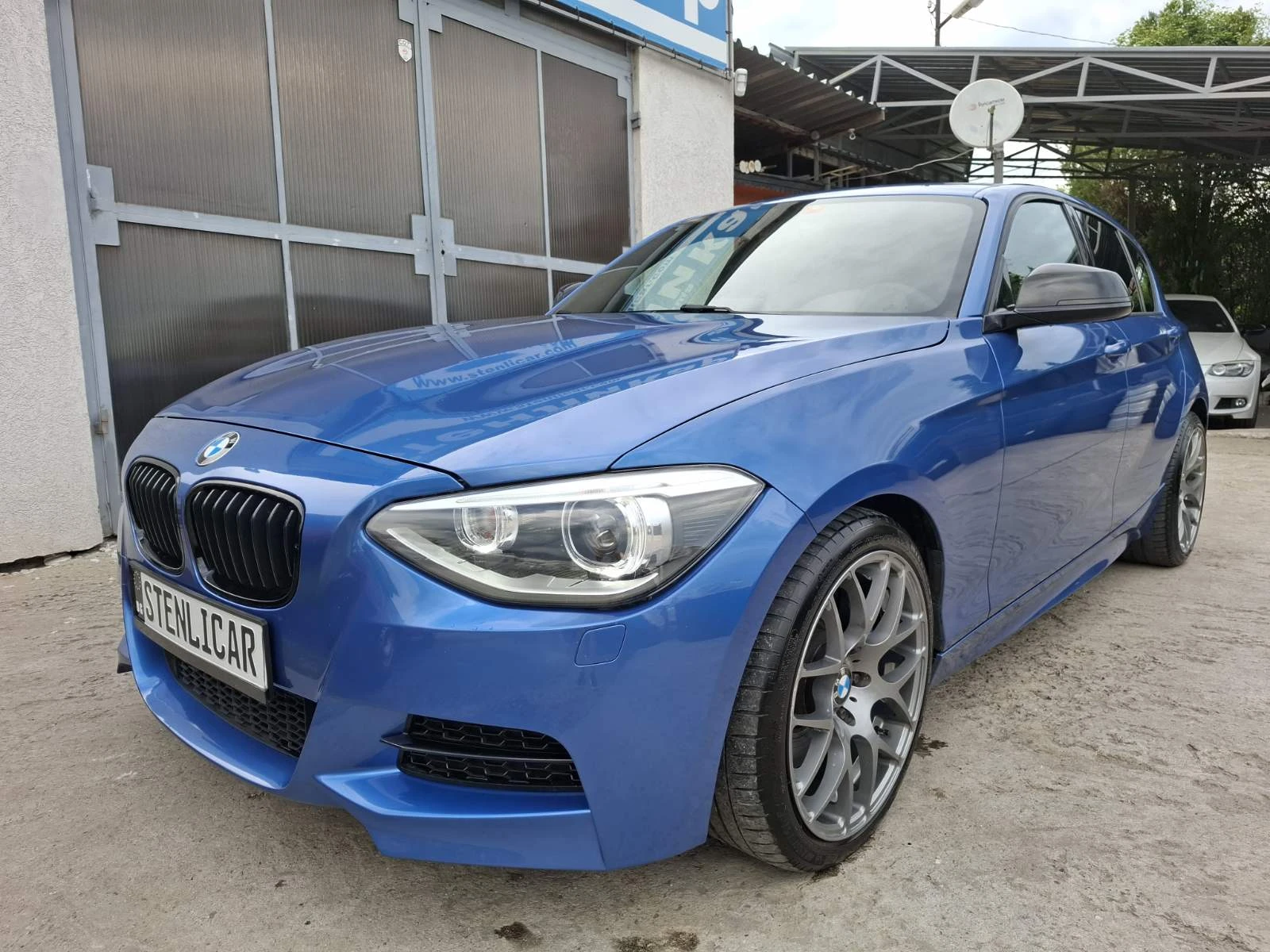 BMW M135 ///M Performance + , снимка 3 - Автомобили и джипове - 54876091