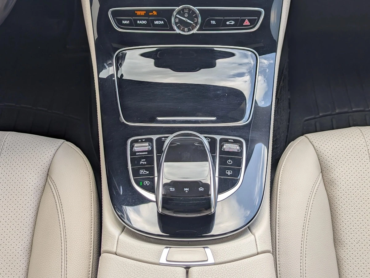 Mercedes-Benz E 300 E 300 4MATIC | HUD | 360  Камера | CarPlay, снимка 15 - Автомобили и джипове - 55423620
