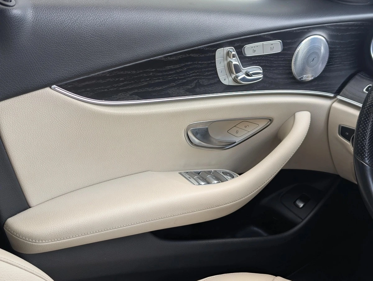 Mercedes-Benz E 300 E 300 4MATIC | HUD | 360  Камера | CarPlay, снимка 12 - Автомобили и джипове - 55423620