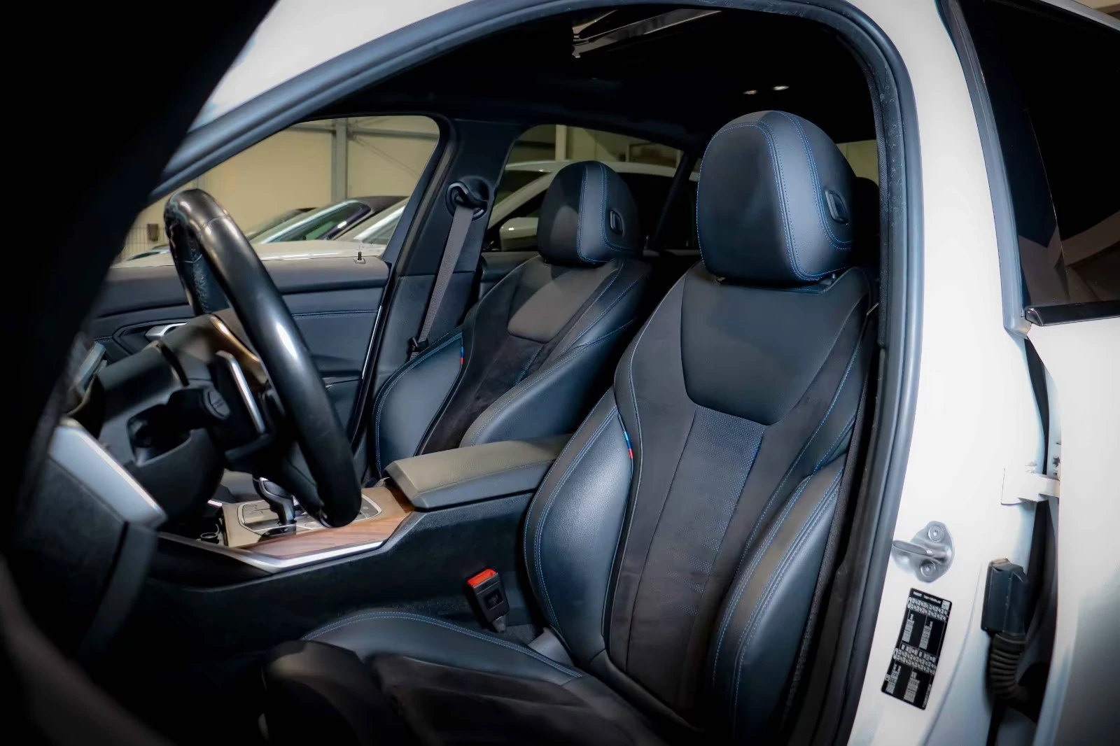 BMW 330 d/286HP/M SPORT/LASER/H&K/CAM/NAVI/KLESS/654z, снимка 10 - Автомобили и джипове - 55443561