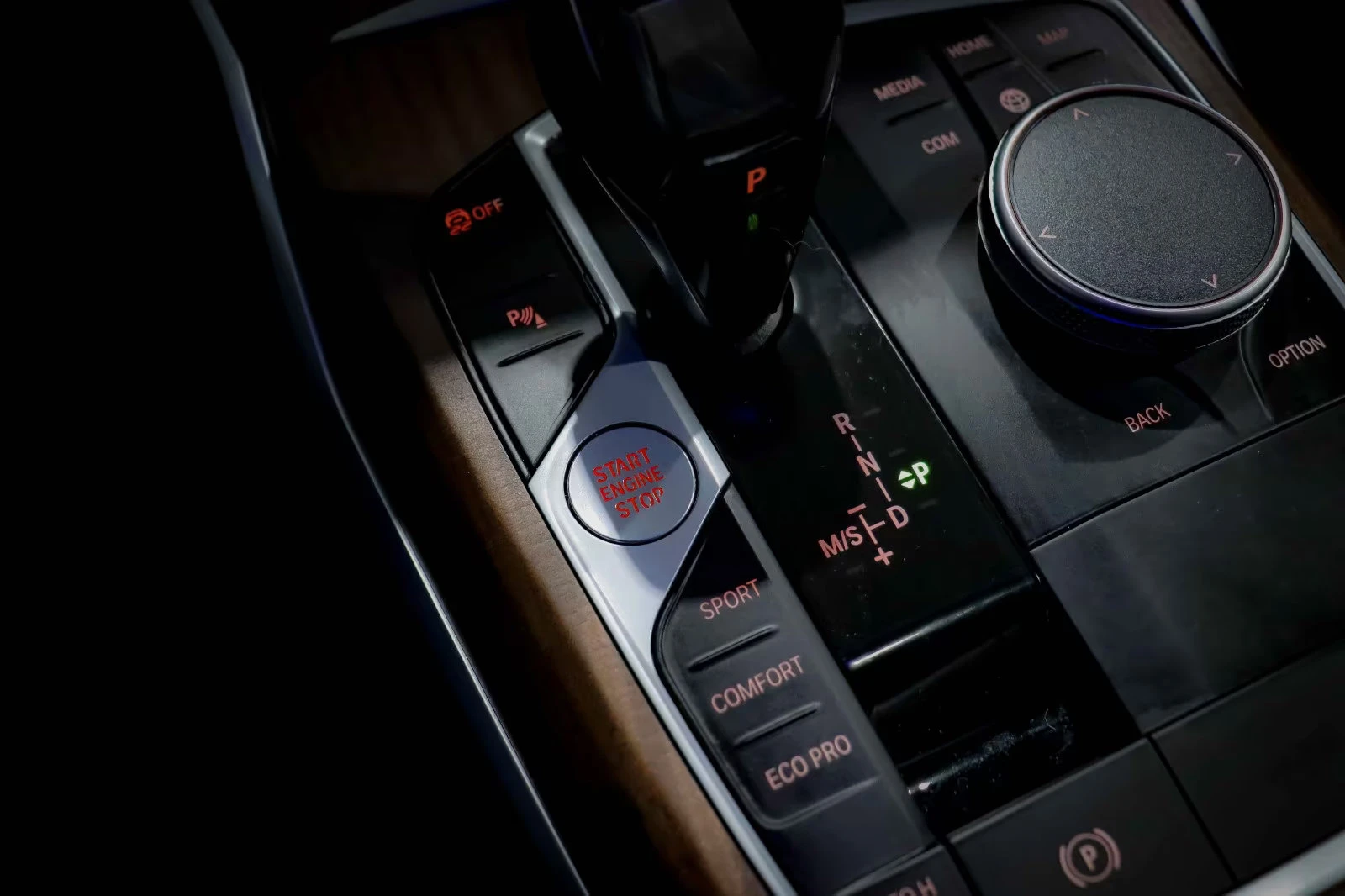 BMW 330 d/286HP/M SPORT/LASER/H&K/CAM/NAVI/KLESS/654z, снимка 15 - Автомобили и джипове - 55443561