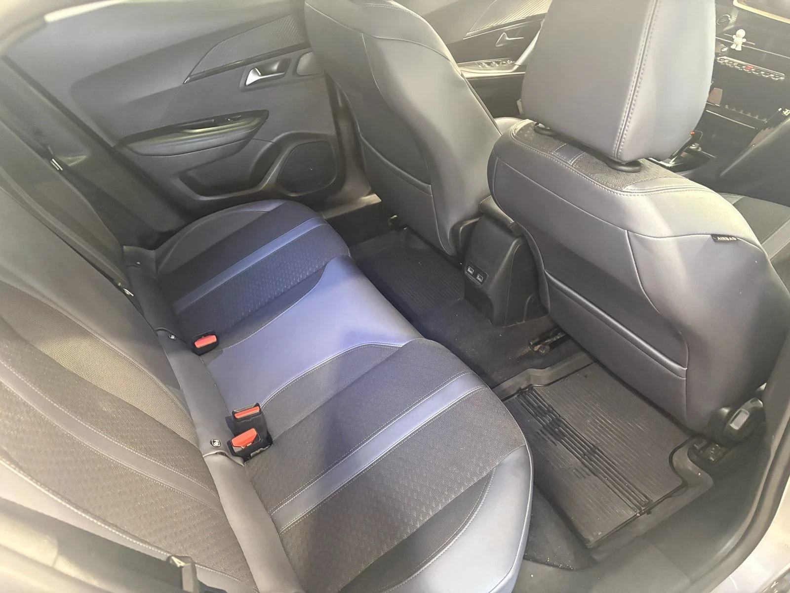 Peugeot 2008 1.5 HDI | EAT8 | Allure+ | LED | Camera, снимка 11 - Автомобили и джипове - 56130174