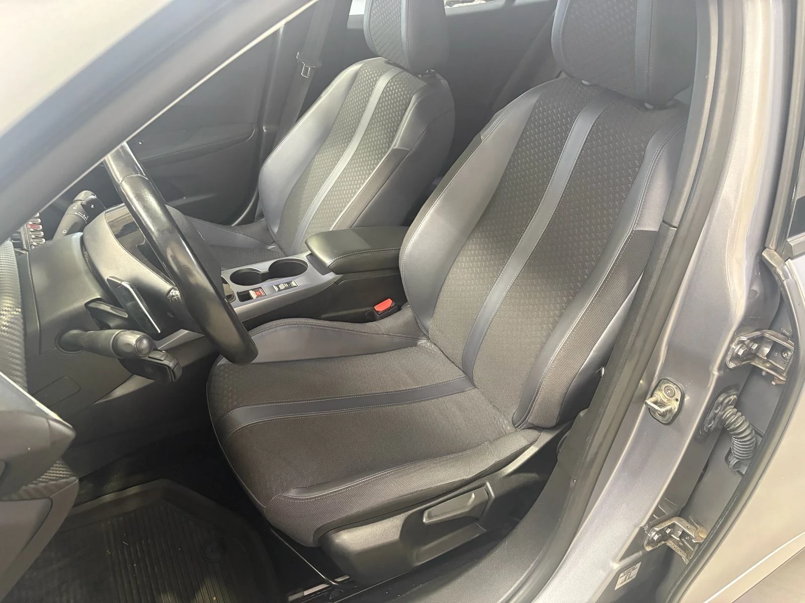 Peugeot 2008 1.5 HDI | EAT8 | Allure+ | LED | Camera, снимка 8 - Автомобили и джипове - 56130174