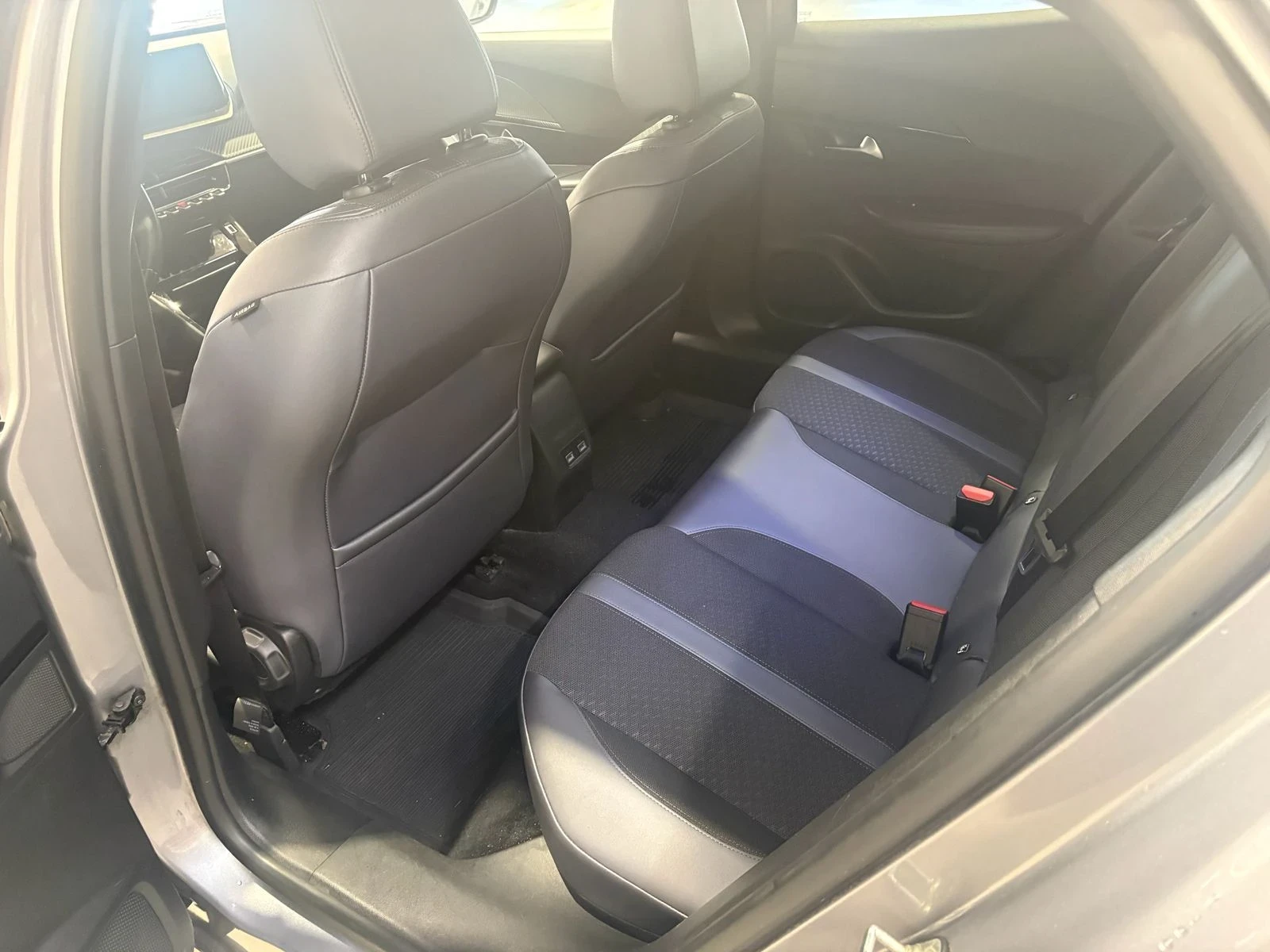 Peugeot 2008 1.5 HDI | EAT8 | Allure+ | LED | Camera, снимка 13 - Автомобили и джипове - 56130174
