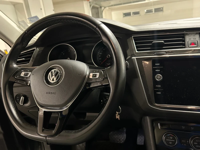 VW Tiguan, снимка 15 - Автомобили и джипове - 52416875