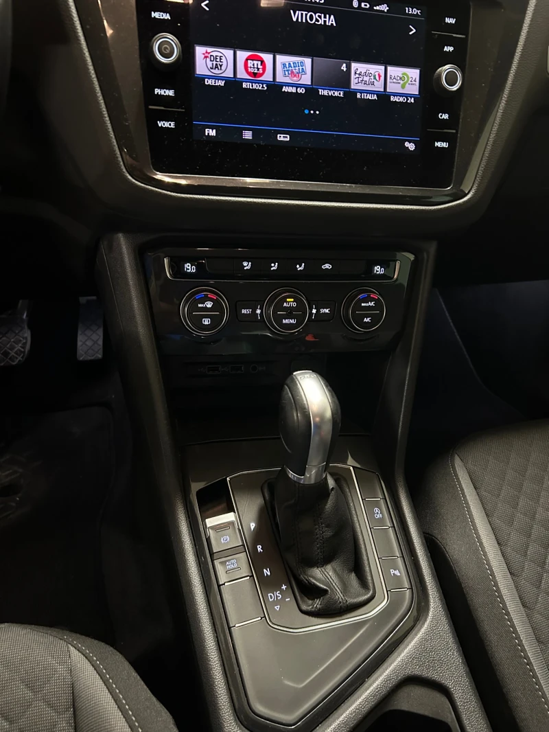 VW Tiguan, снимка 13 - Автомобили и джипове - 52416875