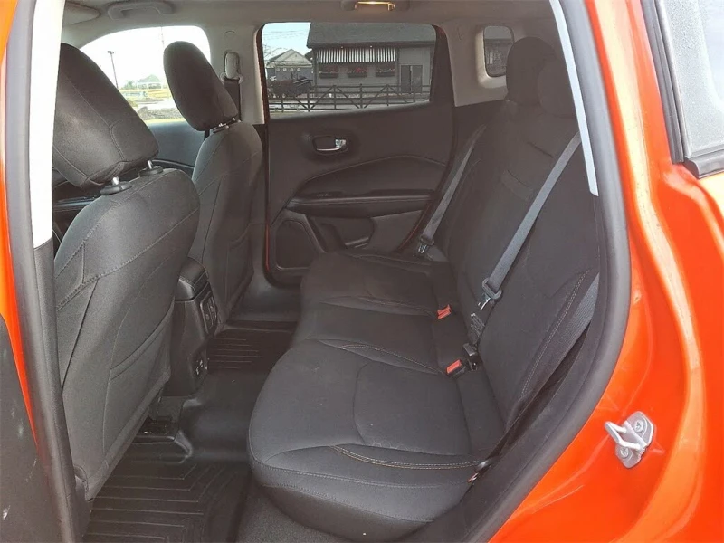 Jeep Compass Sport * CARFAX * АвтоКредит* (ЦЕНА ДО БГ), снимка 9 - Автомобили и джипове - 53238345