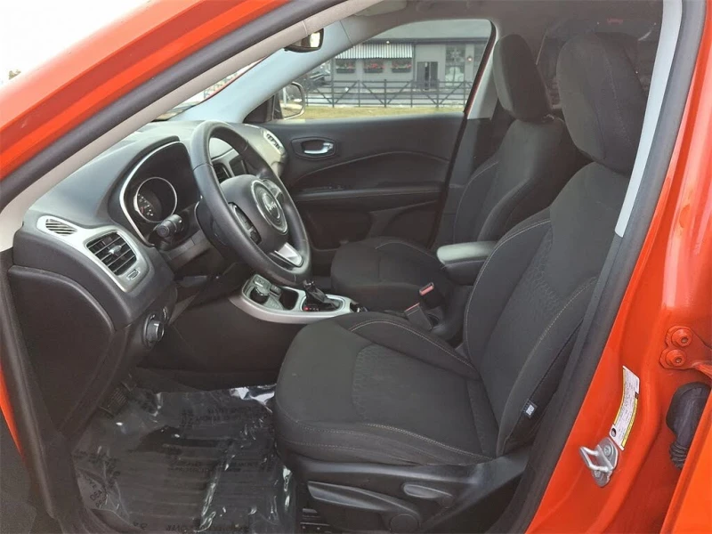 Jeep Compass Sport * CARFAX * АвтоКредит* (ЦЕНА ДО БГ), снимка 8 - Автомобили и джипове - 53238345