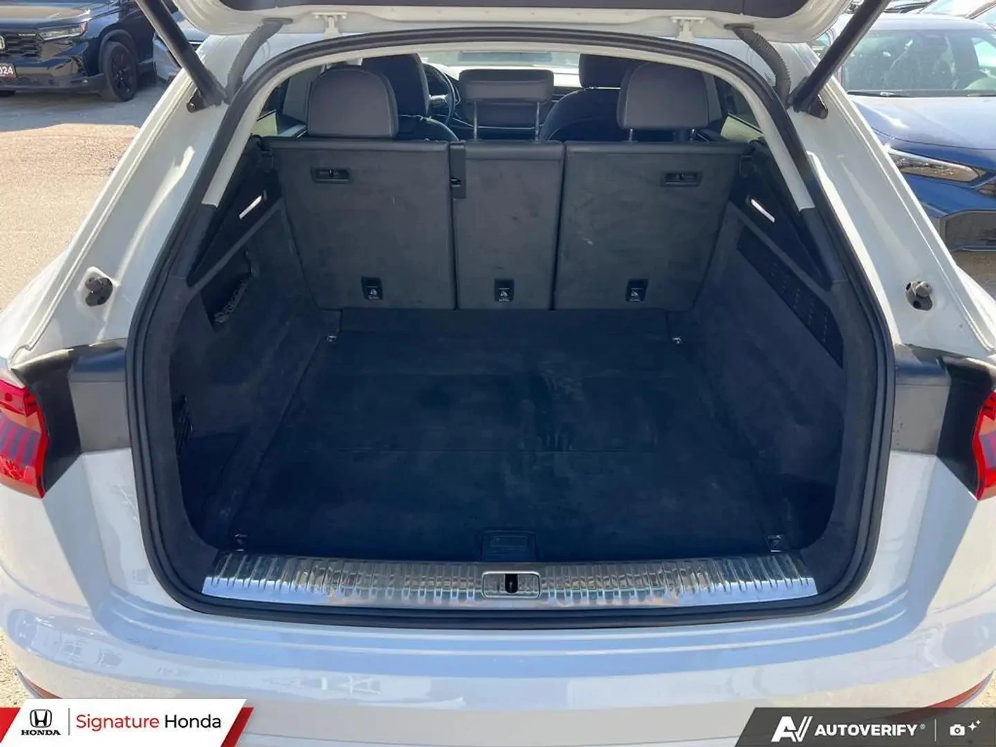 Audi Q8 PROGRESSIV / QUATTRO / DISTRONIC / ОБДУХ / ПАНО / , снимка 17 - Автомобили и джипове - 54837735