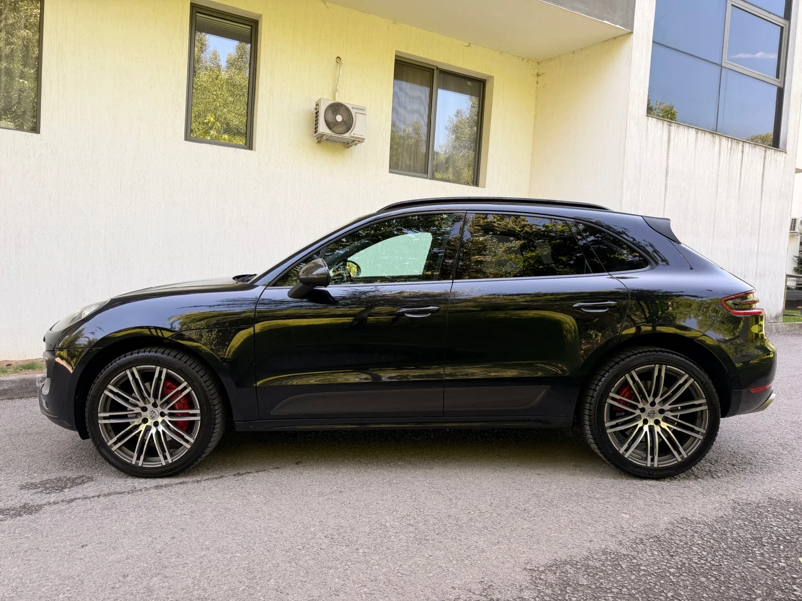 Porsche Macan TURBO / CARBON , снимка 4 - Автомобили и джипове - 55311178
