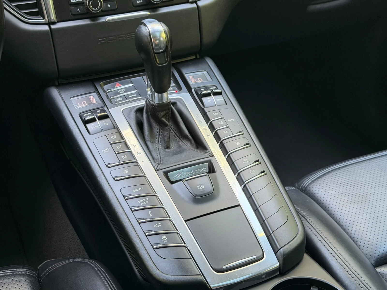 Porsche Macan TURBO / CARBON , снимка 14 - Автомобили и джипове - 55311178
