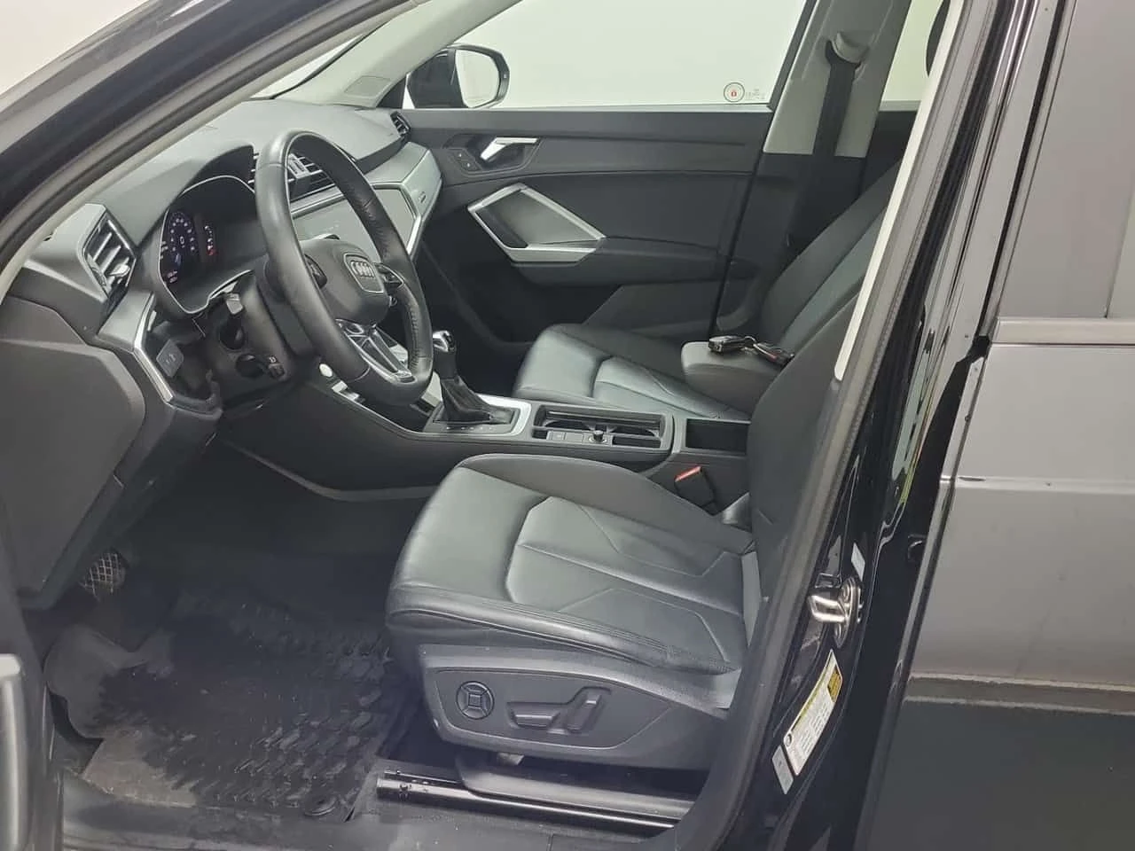 Audi Q3 * KOMFORT * CARFAX * ЦЕНА ДО БГ, снимка 7 - Автомобили и джипове - 55616841