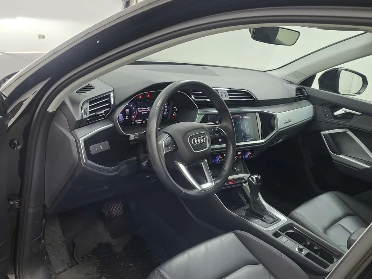 Audi Q3 * KOMFORT * CARFAX * ЦЕНА ДО БГ, снимка 8 - Автомобили и джипове - 55616841