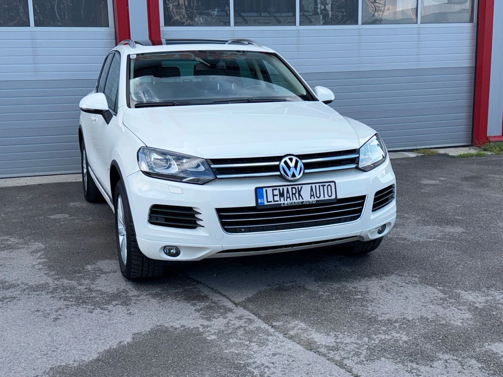 VW Touareg 2.0TDI AUTOMATIK NAVI PANORAMA KEY LESS WEBASTO , снимка 3 - Автомобили и джипове - 56243054