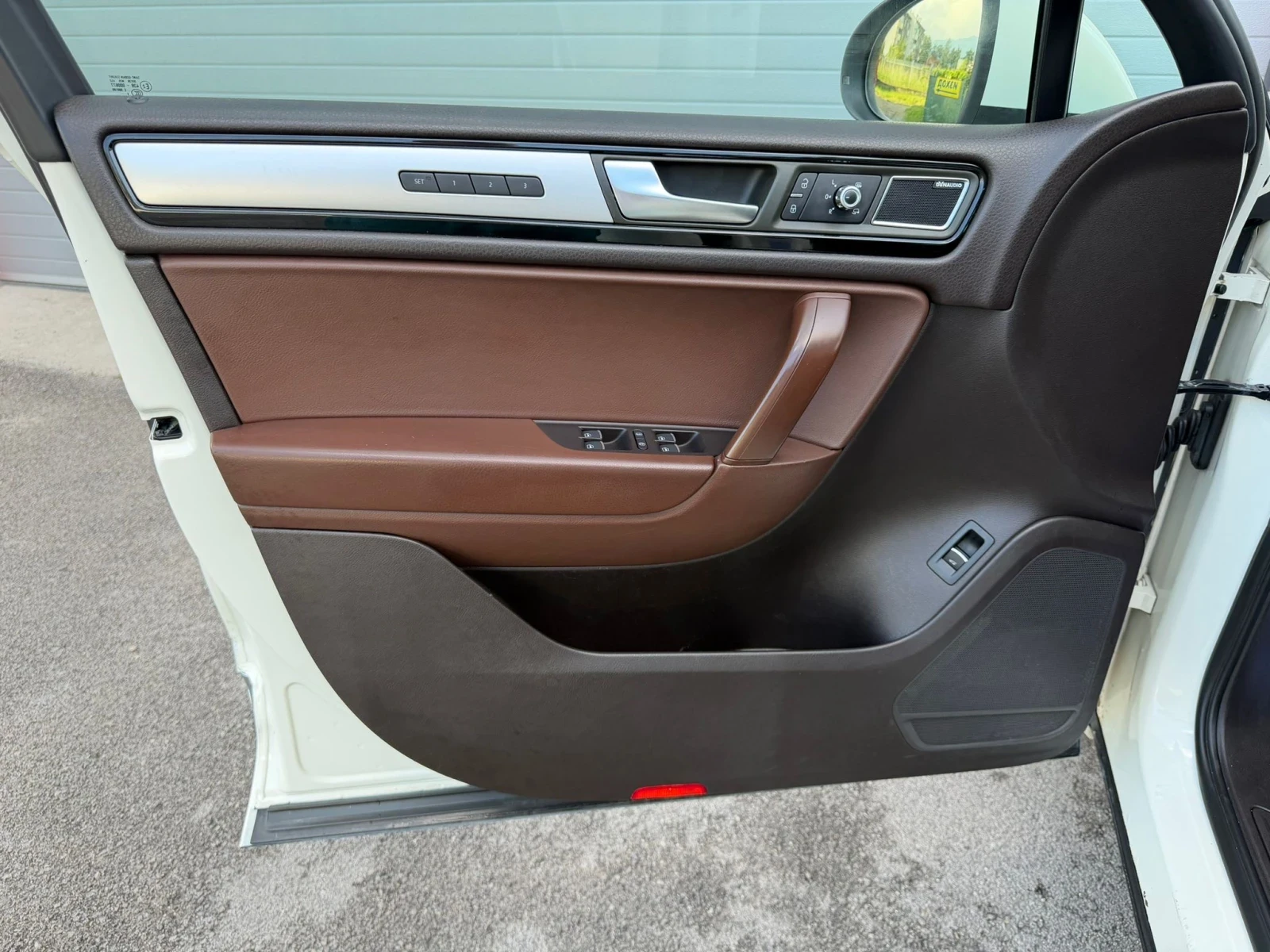 VW Touareg 2.0TDI AUTOMATIK NAVI PANORAMA KEY LESS WEBASTO , снимка 12 - Автомобили и джипове - 56243054