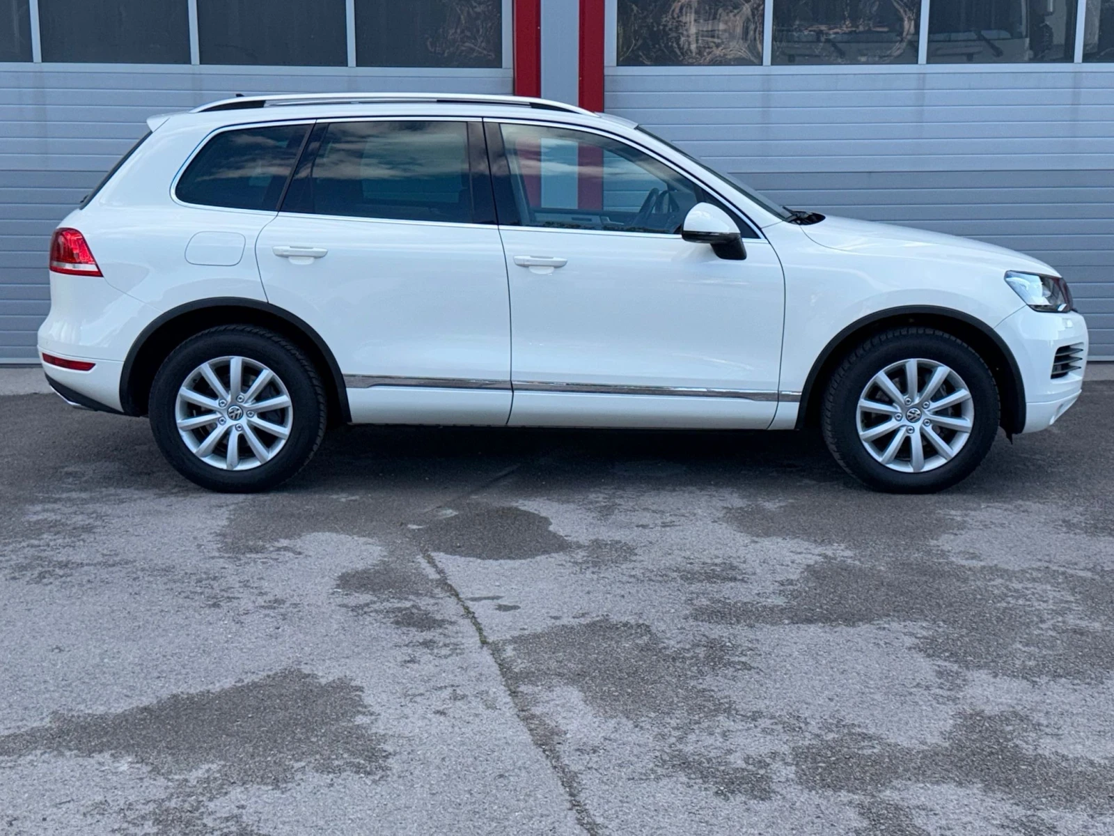 VW Touareg 2.0TDI AUTOMATIK NAVI PANORAMA KEY LESS WEBASTO , снимка 7 - Автомобили и джипове - 56243054