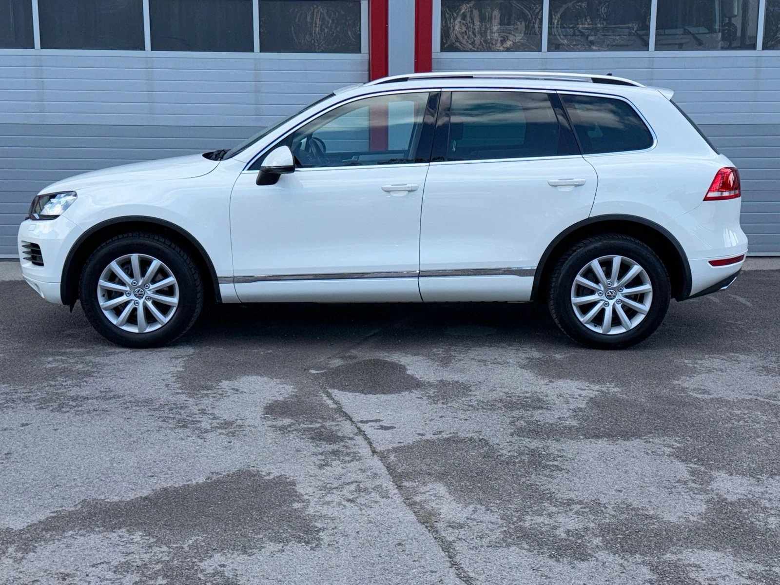 VW Touareg 2.0TDI AUTOMATIK NAVI PANORAMA KEY LESS WEBASTO , снимка 6 - Автомобили и джипове - 56243054