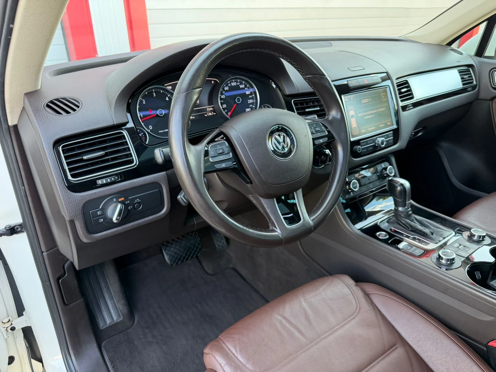 VW Touareg 2.0TDI AUTOMATIK NAVI PANORAMA KEY LESS WEBASTO , снимка 13 - Автомобили и джипове - 56243054