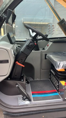 Телескопичен товарач JCB Victory 3007, снимка 4