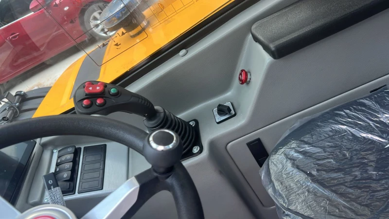 Телескопичен товарач JCB Victory 3007, снимка 3 - Селскостопанска техника - 51999659